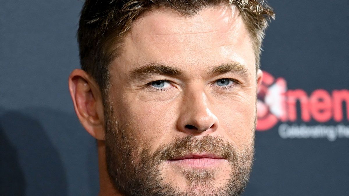 El actor Chris Hemsworth la rompe interpretando a Tyler Rake en la película de Netflix.