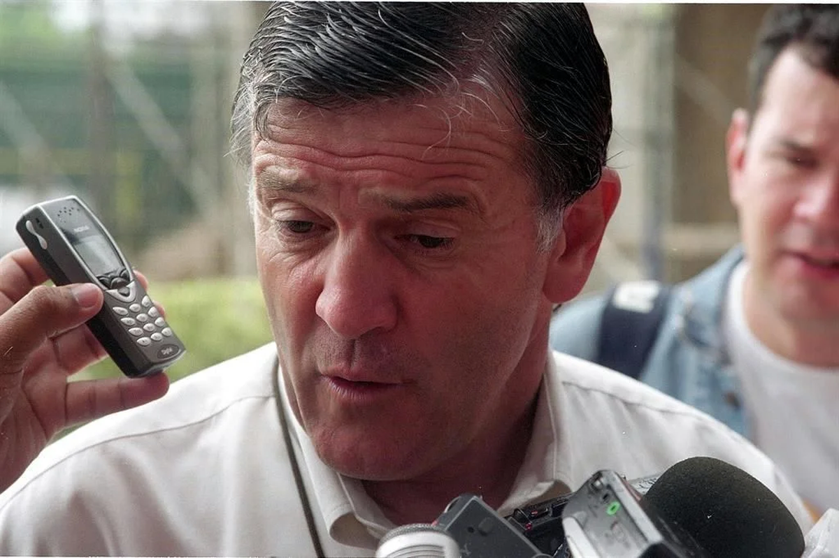 Eduardo, uno de los que iniciaron la dinastía Solari en el fútbol. Eduardo, uno de los que iniciaron la dinastía Solari en el fútbol.