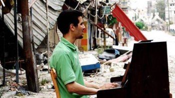 El músico que aguantó las bombas en Siria hasta que el EI le quemó su piano