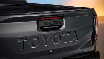 Se filtran fotos de la nueva Toyota Hilux, y un nuevo detalle llamó la atención de los usuarios Se filtran fotos de la nueva Toyota Hilux, y un nuevo detalle llamó la atención de los usuarios