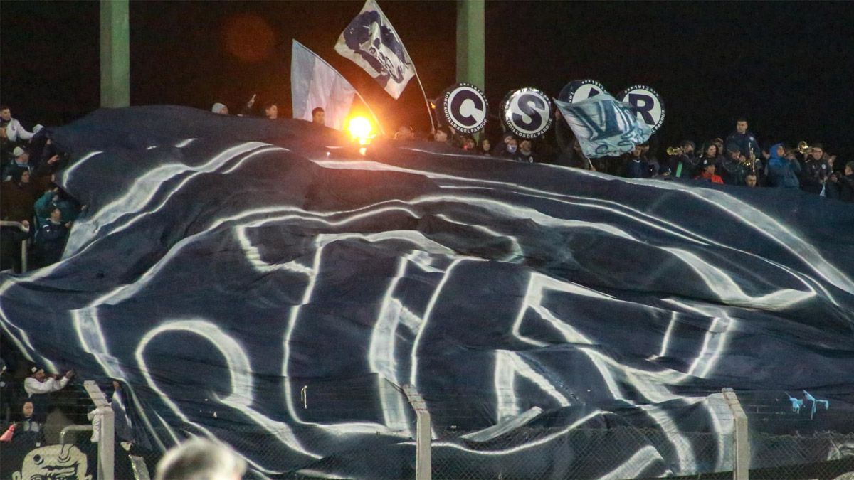 Los hinchas de Independiente Rivadavia aguardan hace mucho tiempo por este partido ante Vélez