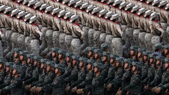China puso en marcha al ejército más grande del mundo y lo mostró en uno de los desfiles militares más monumentales China puso en marcha al ejército más grande del mundo y lo mostró en uno de los desfiles militares más monumentales