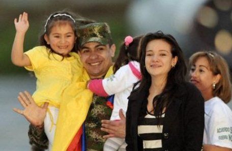 Uno de los liberados por las FARC contó que le hablaba a un muñeco para no enloquecer