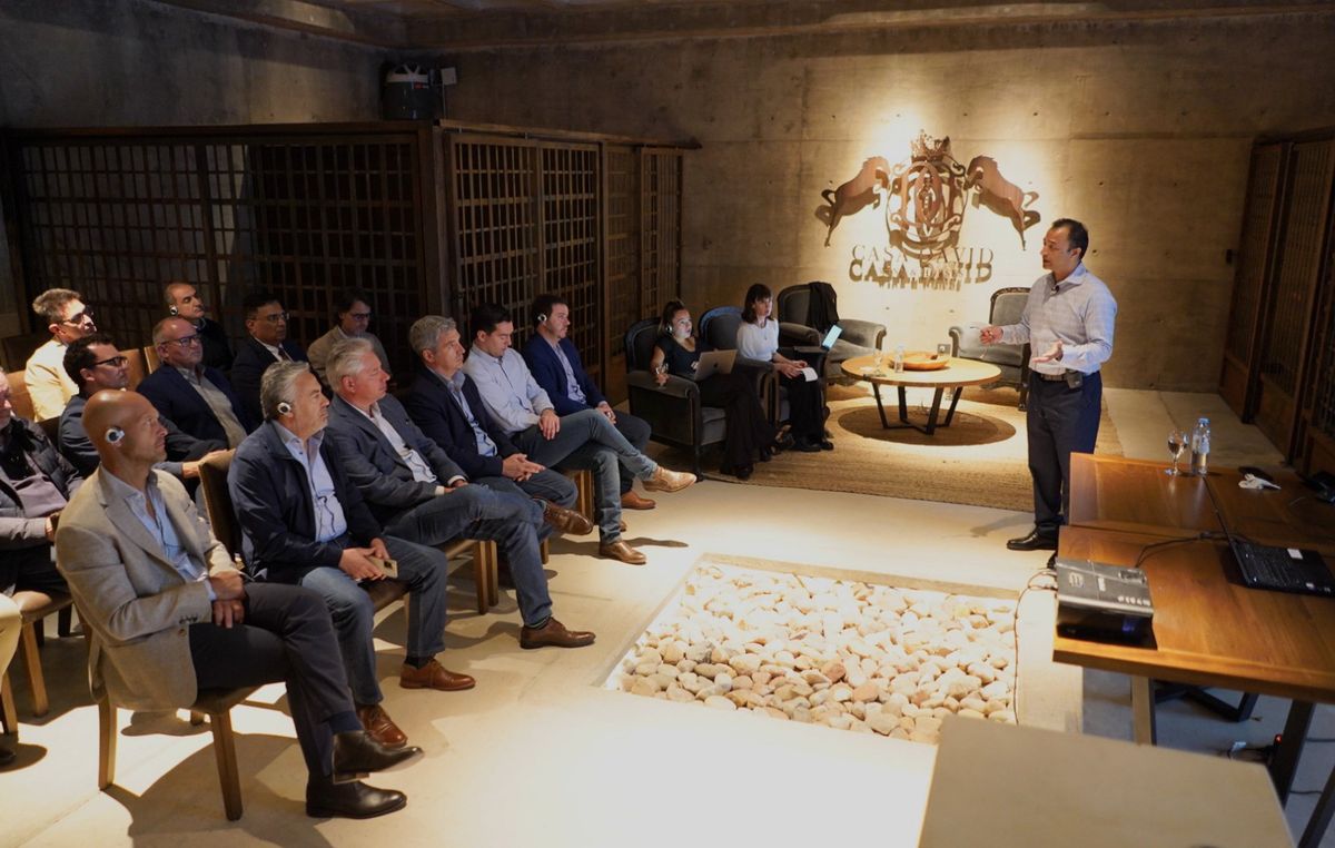 En el Valle de Uco, un momento de la disertación sobre minería a cargo del especialista Joe Mazumdar.