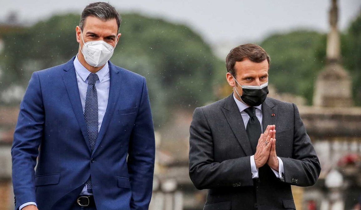 El jefe de Gobierno español Pedro Sánchez y el presidente francés Emmanuel Macron, durante el encuentro que mantuvieron en Montauban, en el suroeste de Francia