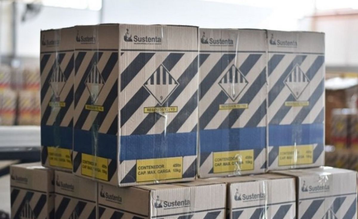 Sustenta envía a la recicladora alrededor de 7.500 kg mensuales de cartón para su molienda, enfardado y posterior venta. Sustenta envía a la recicladora alrededor de 7.500 kg mensuales de cartón para su molienda, enfardado y posterior venta.