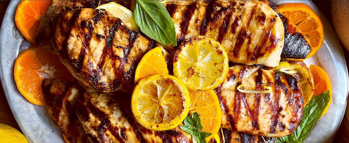 La receta del pollo a la parri con manteca de hierbas que se desarma.