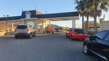 Asaltaron a operarios de Edemsa cuando trabajaban en un corte de luz en el barrio La Bastilla, en Las Heras