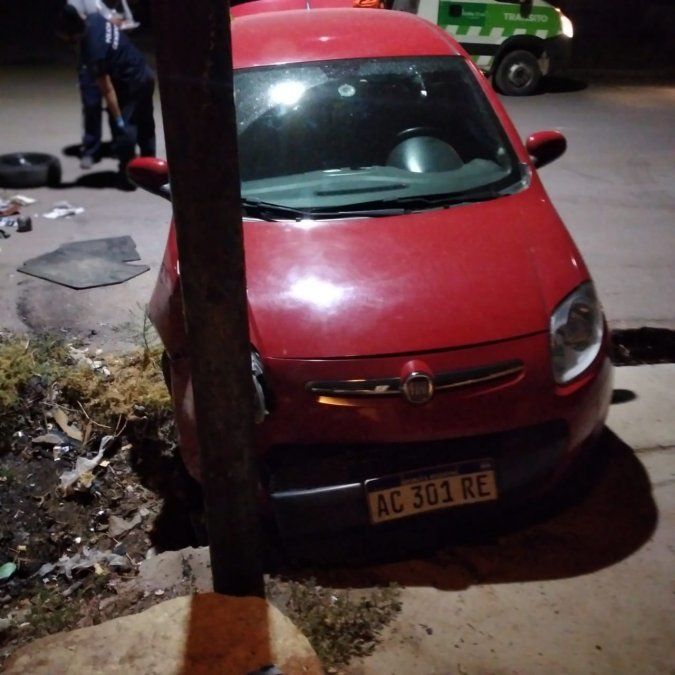 Los delincuentes escaparon con el botín tras robar en una casa de Godoy Cruz y durante la huída chocaron contra un árbol. El conductor fue detenido.