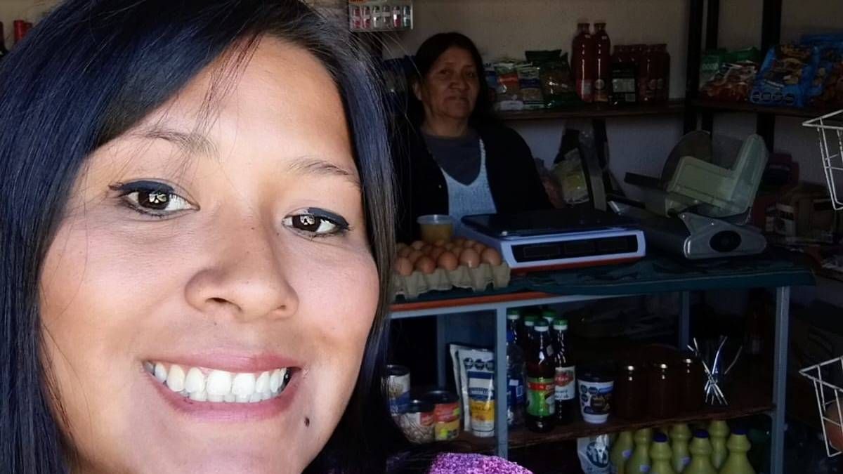 Lidia, en el almacén de su mamá. Lidia, en el almacén de su mamá.