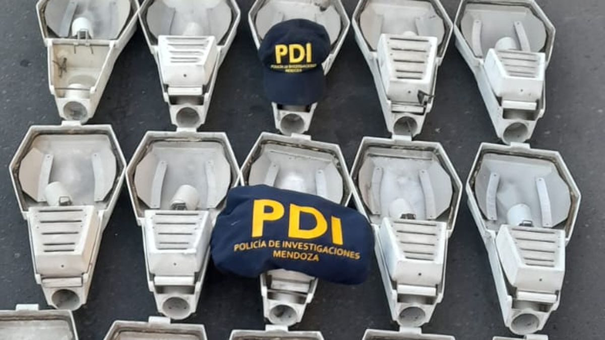 Recuperan luminarias públicas en Guaymallén que eran vendidas en la redes sociales.