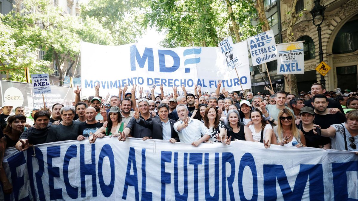 Axel Kicillof estuvo en la marcha de la CGT con otros dirigentes peronistas.