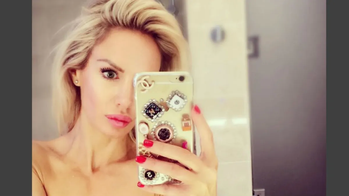 ¡Lo hizo de nuevo! Luciana Salazar llegó a Italia, se puso el nude y