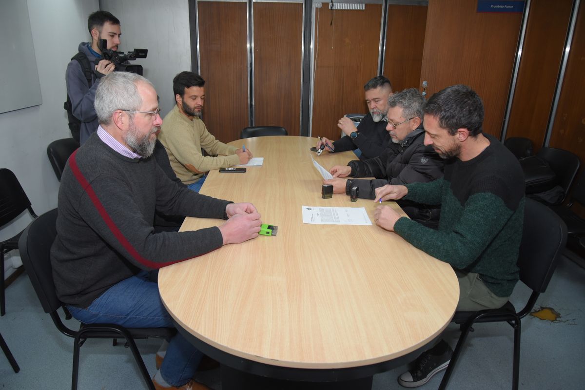 Los representantes del Gobierno y del Instituto de Juegos y Casinos firmaron este jueves el acuerdo en paritarias.