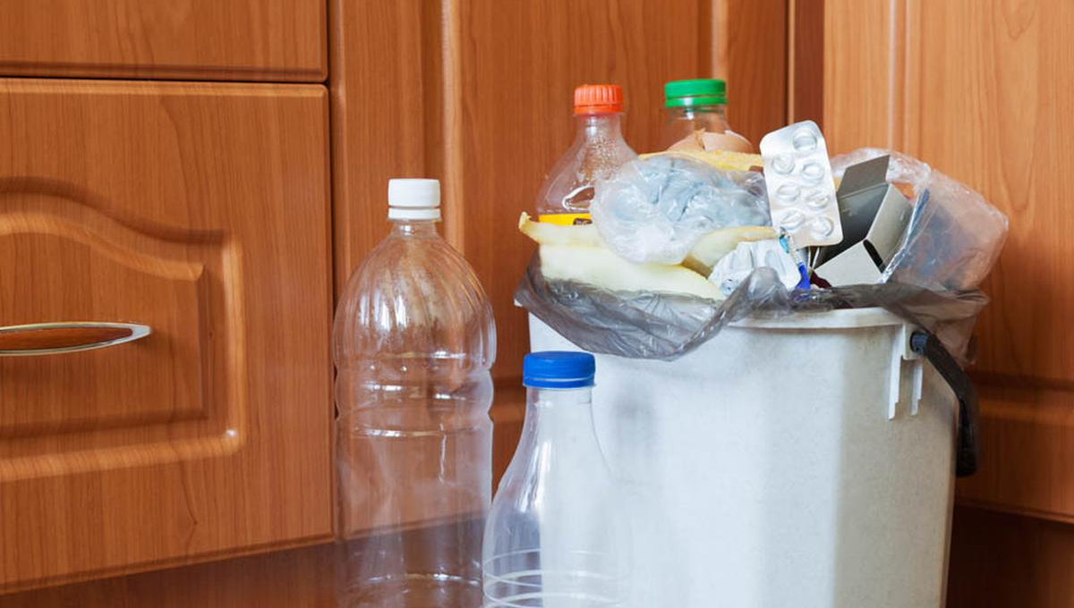 Cómo eliminar el mal olor del basurero usando algodón