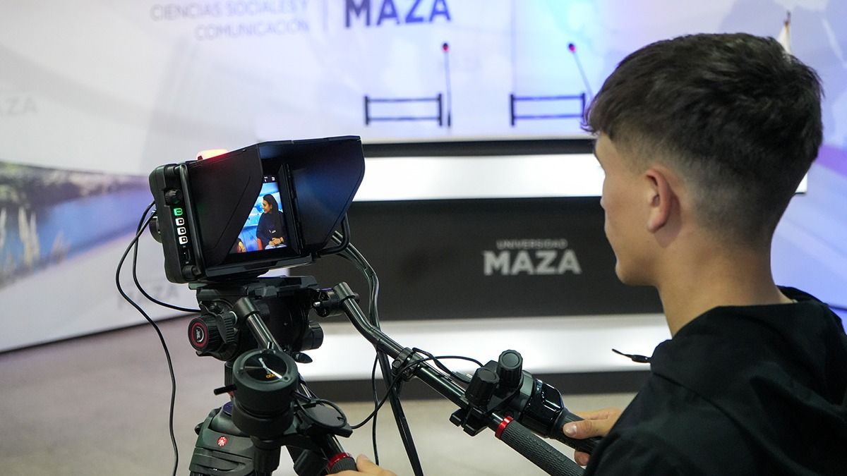 La Universidad Maza ya implementó la IA en las carreras para que los futuros profesionales la sepan utilizar y mejorar su desempeño. La Universidad Maza ya implementó la IA en las carreras para que los futuros profesionales la sepan utilizar y mejorar su desempeño.