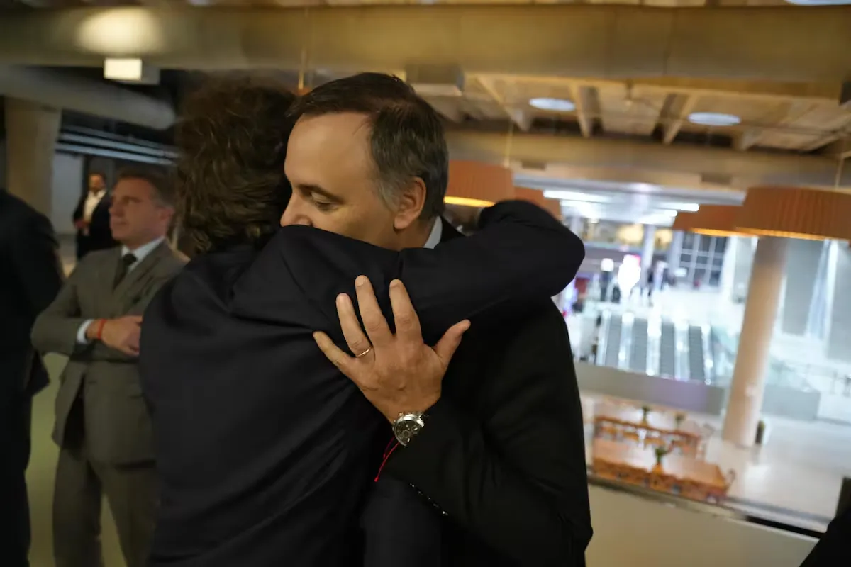 El presidente Javier Milei y el jefe de Gabinete Manuel Adorni en la AnCham. El presidente Javier Milei y el jefe de Gabinete Manuel Adorni en la AnCham.
