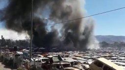 Explotaron más de 50 autos en la playa San Agustín