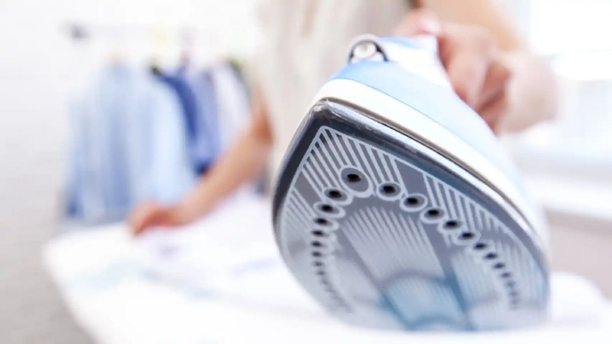 Trucos de limpieza: cómo limpiar y blanquear la plancha quemada.