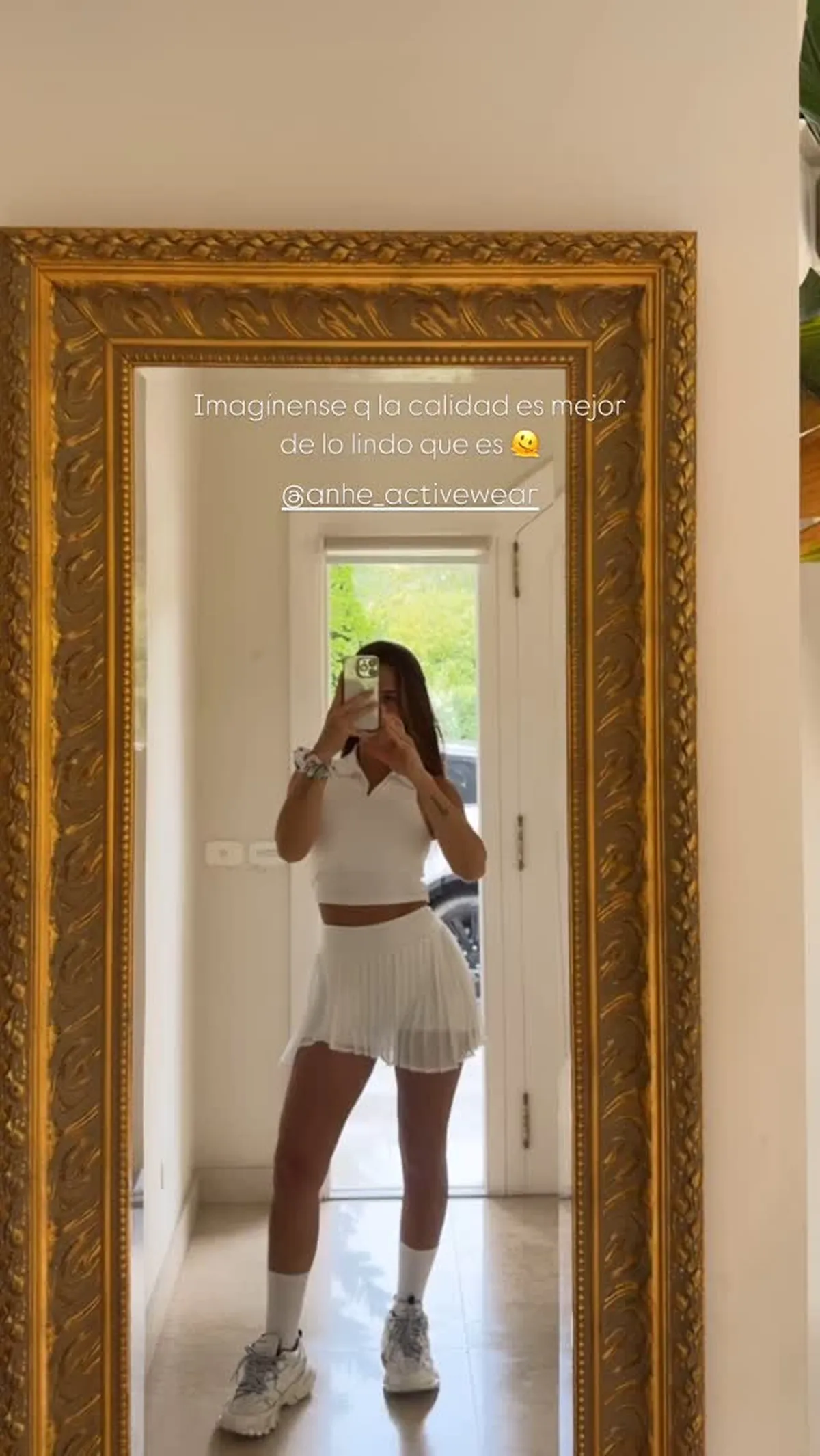  Camila Homs confirma que es la reina de la mini coquette XS: transparencias, off-white y más.
