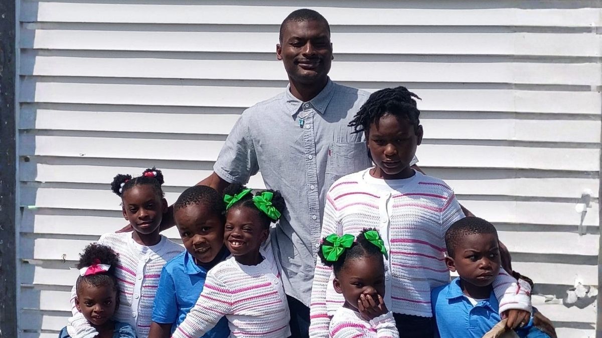 El autor de la masacre y sus hijos que asesin&oacute;.