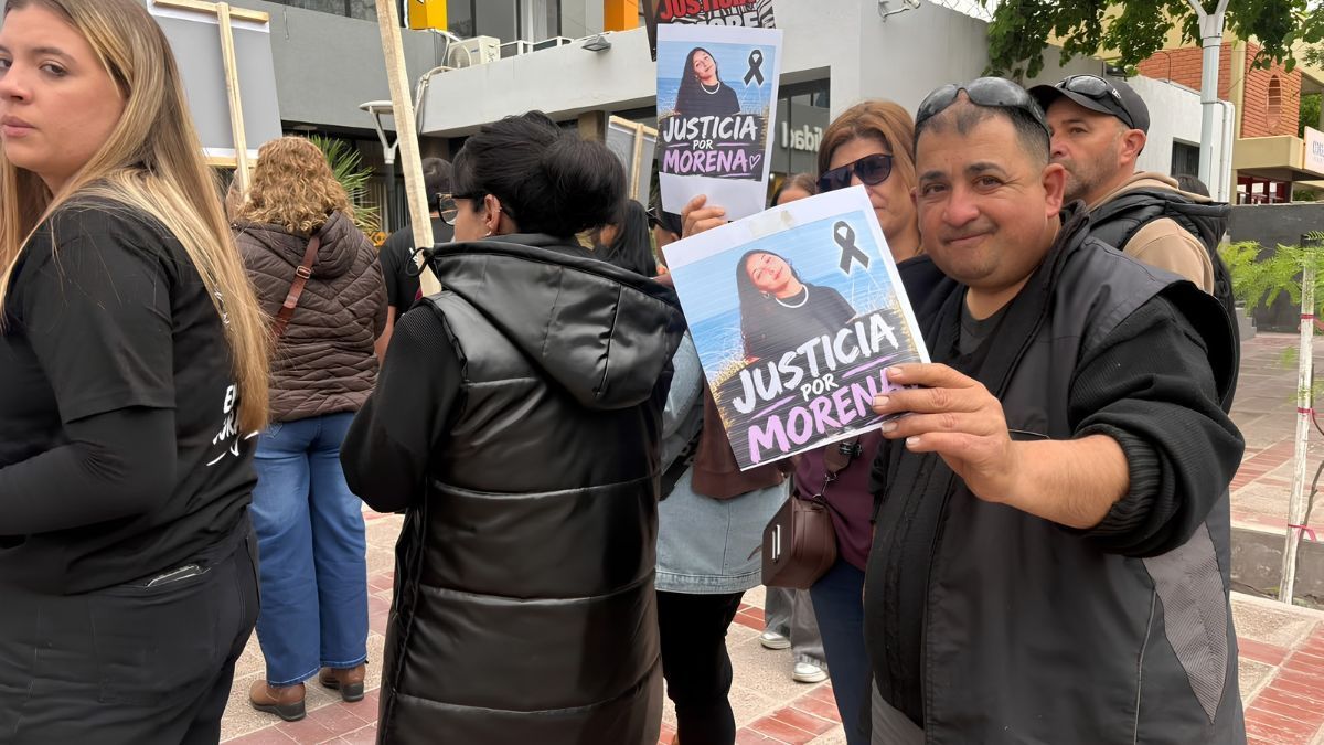 Los seres queridos de Morena realizaron una movilización a un mes de la muerte de la joven en Picadas de Lavalle. 