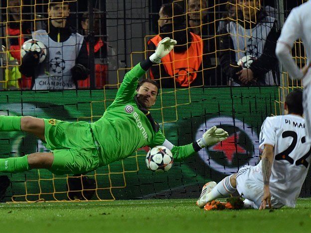 Sufriendo, el Real Madrid avanzó a las semifinales de la Champions