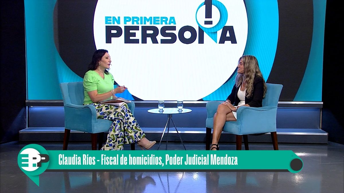 Claudia Ríos, entrevistada por Carina Scandura. Claudia Ríos, entrevistada por Carina Scandura.