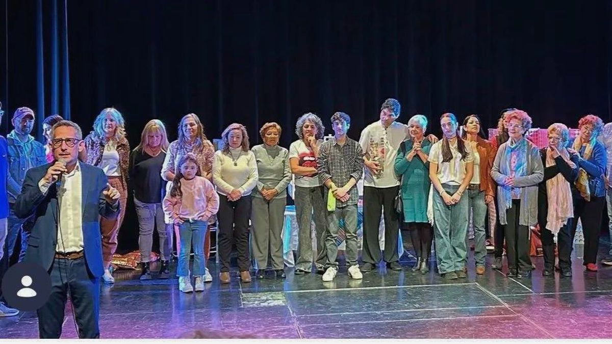 Nos dimos cuenta de que había mucha gente que quería formar parte y decidimos abrir el elenco. Lo hicimos por una cuestión artística, porque enriquecía las actuaciones, pero también por una cuestión humana, cuenta Pedrosa.