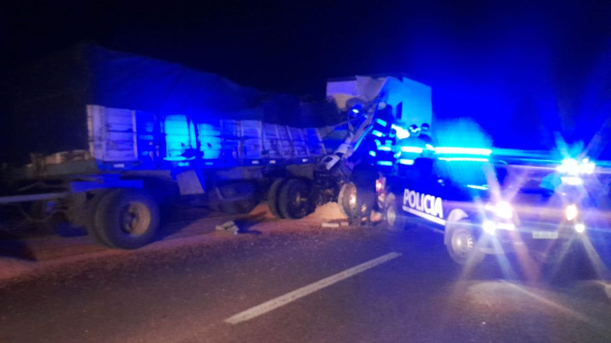 El accidente fue en el kilómetro 879 de la Ruta 7, en San Luis, a 20 kilómetros del Arco Desaguadero. Imagen ilustrativa. El accidente fue en el kilómetro 879 de la Ruta 7, en San Luis, a 20 kilómetros del Arco Desaguadero. Imagen ilustrativa.