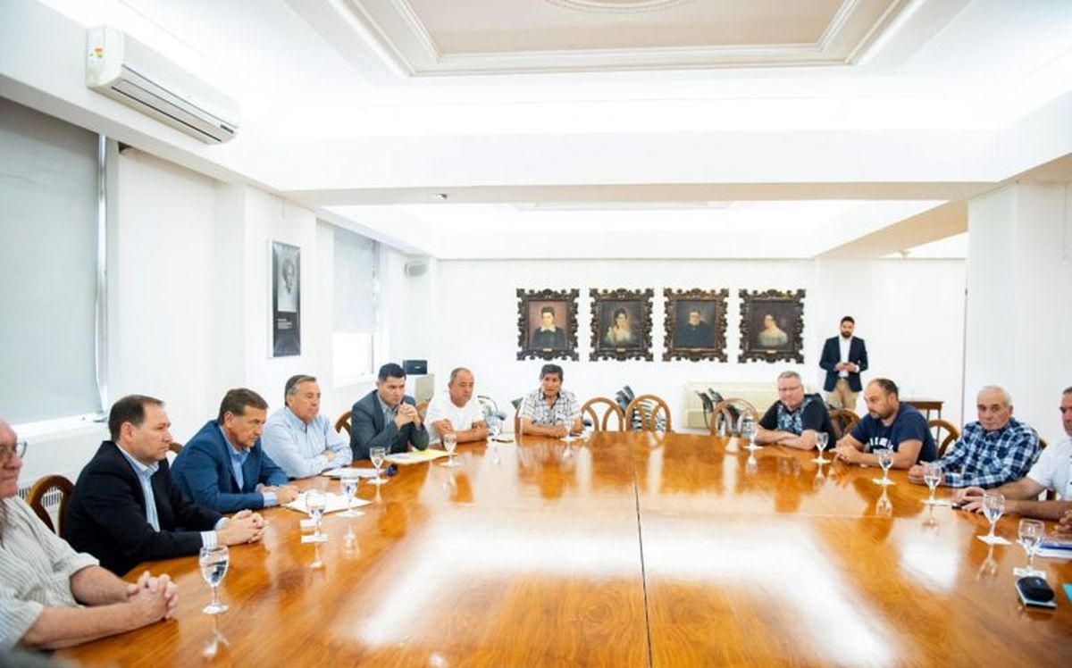 Los productores del Norte les pidieron a los dos mandatarios interceder ante el ministro de Economía, Sergio Massa, para que allane el camino del financiamiento para esas dos obras hídricas clave para que llegue agua a sus fincas.