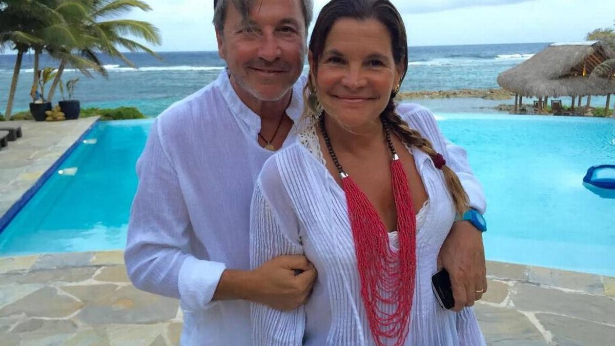 Ricardo Montaner publicó una foto de su esposa desnuda.