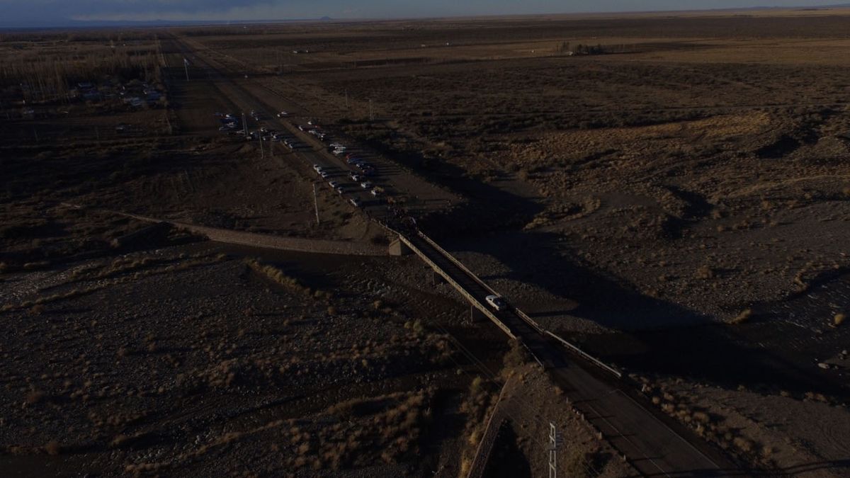 Una imagen aérea de la ruta 40 en Malargüe, donde estuvo Alfredo Cornejo y una comitiva, entre ellos el neuquino Rolando Figueroa. Una imagen aérea de la ruta 40 en Malargüe, donde estuvo Alfredo Cornejo y una comitiva, entre ellos el neuquino Rolando Figueroa.