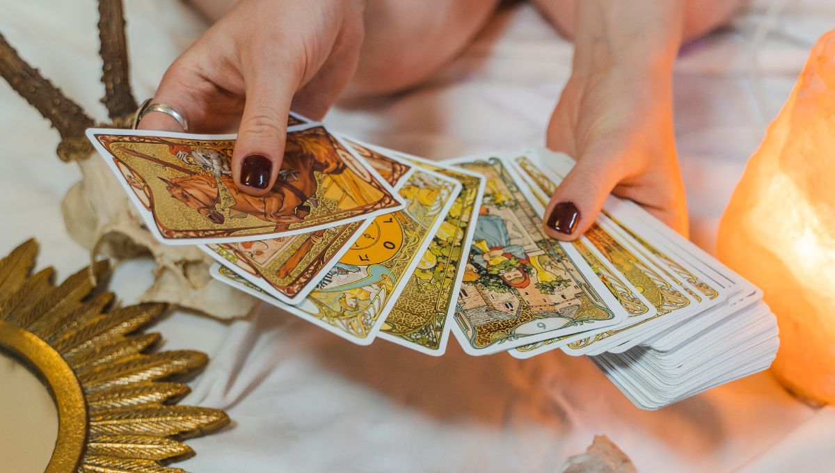 Descubre cuál es la carta y el mensaje del día para el Tarot. Descubre cuál es la carta y el mensaje del día para el Tarot.