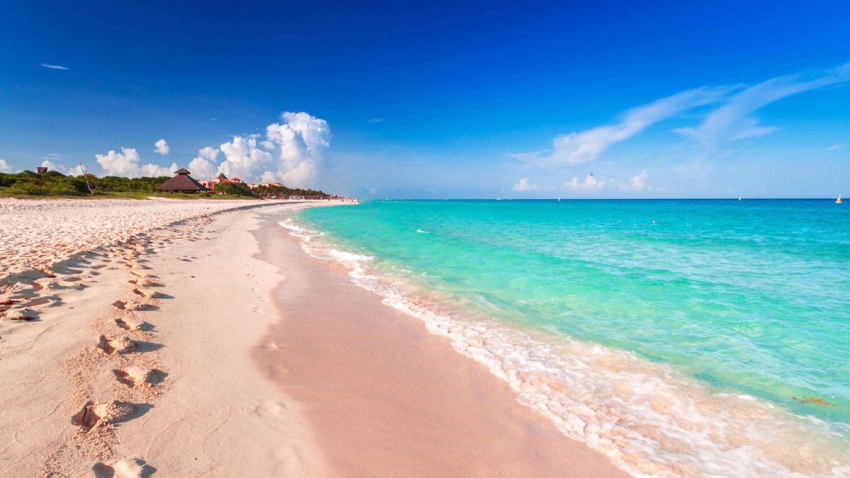 La mejor costa de aguas celestes de Playa del Carmen