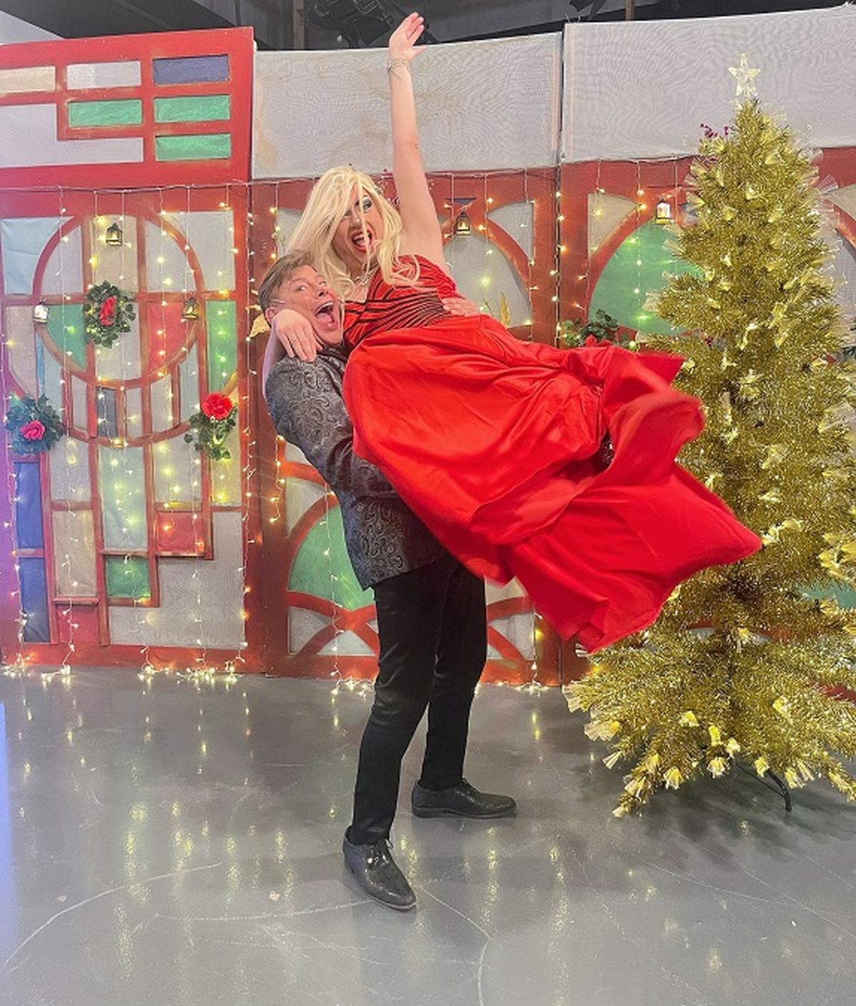  Diva Kaluba panelista y Reina Drag de VPT junto a Gabriel Canci. Diva Kaluba panelista y Reina Drag de VPT junto a Gabriel Canci.