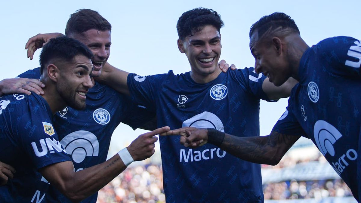 Independiente Rivadavia se ilusiona con avanzar de fase en el Torneo Apertura. Foto: Axel Lloret/UNO.