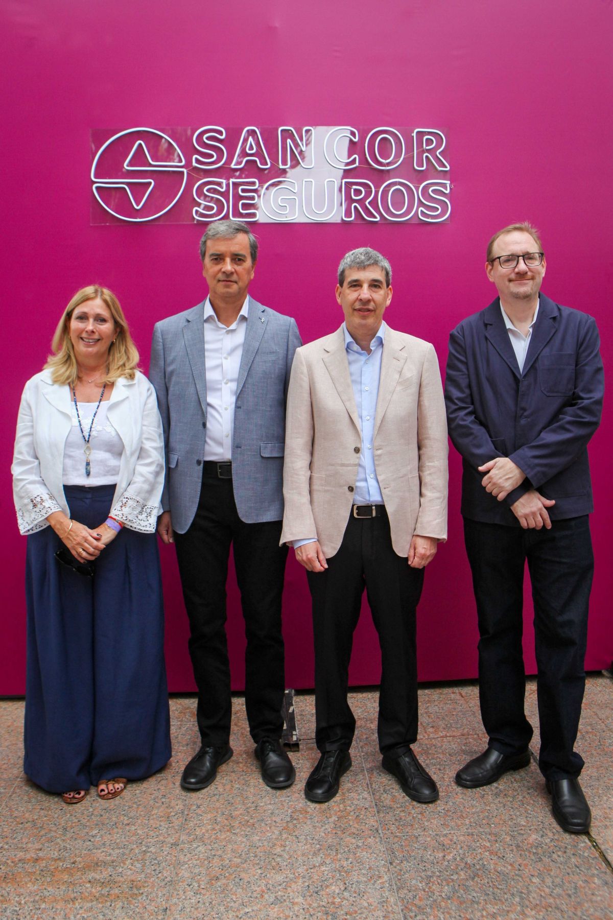 María Victoria Szychowski, presidente de Prevención ART; Carlos Casto, presidente de Sancor Seguros; Alejandro Simón, CEO del Grupo Sancor Seguros; y Federico Ariel, presidente de Prevención Salud. María Victoria Szychowski, presidente de Prevención ART; Carlos Casto, presidente de Sancor Seguros; Alejandro Simón, CEO del Grupo Sancor Seguros; y Federico Ariel, presidente de Prevención Salud.