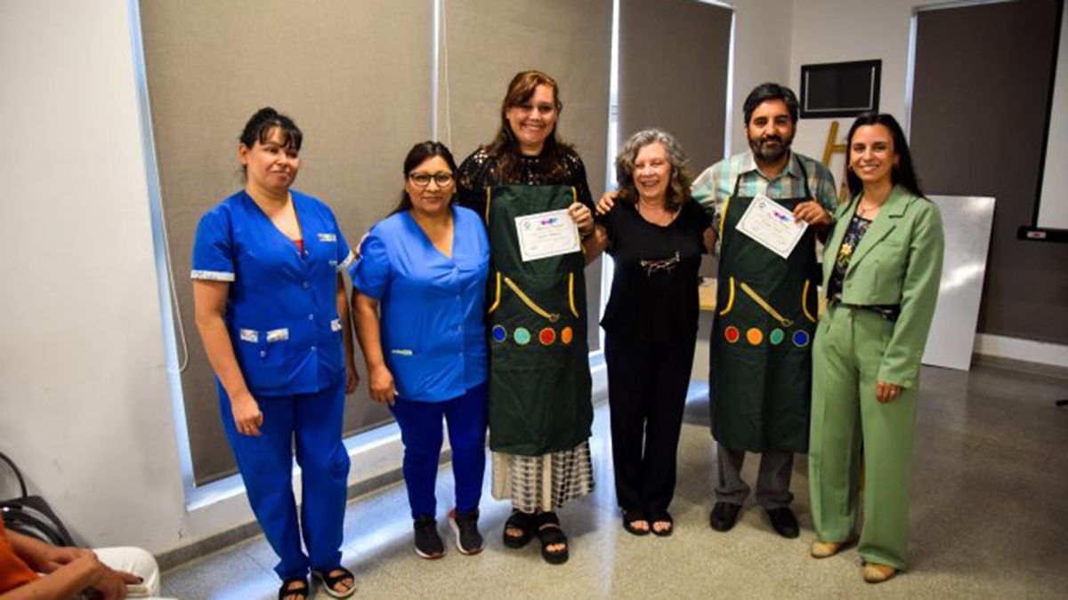 Con un auditorio repleto de artistas, se entregaron certificados de reconocimiento a cada uno que acerco su obra al Hospital Central.