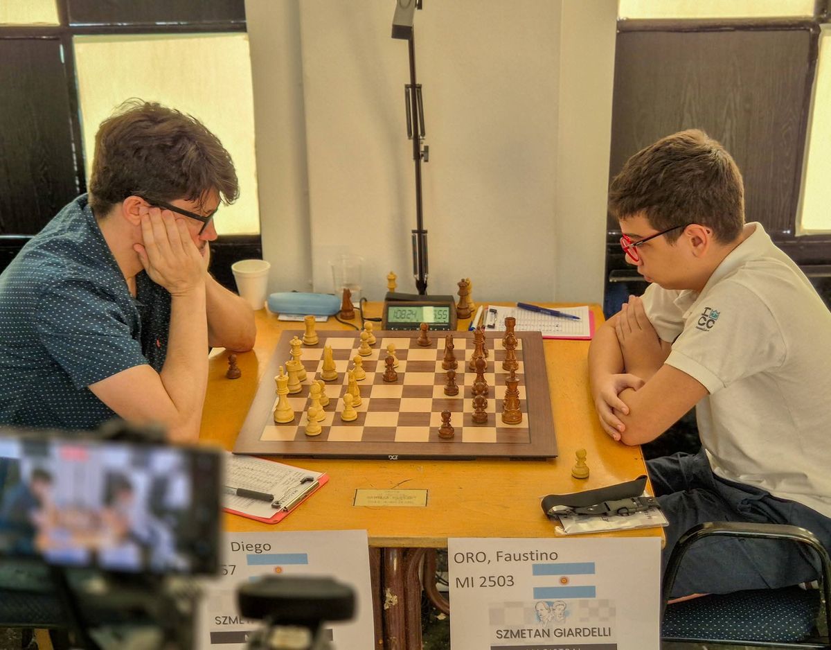 Faustino Oro hizo tablas ante el campeón argentino, Diego Flores, en el IV Magistral de Ajedrez Szmetan-Giardelli y alcanzó la segunda norma de gran maestro.