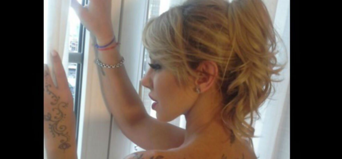 Mónica Farro, separada, mostró su cuerpo bien hot