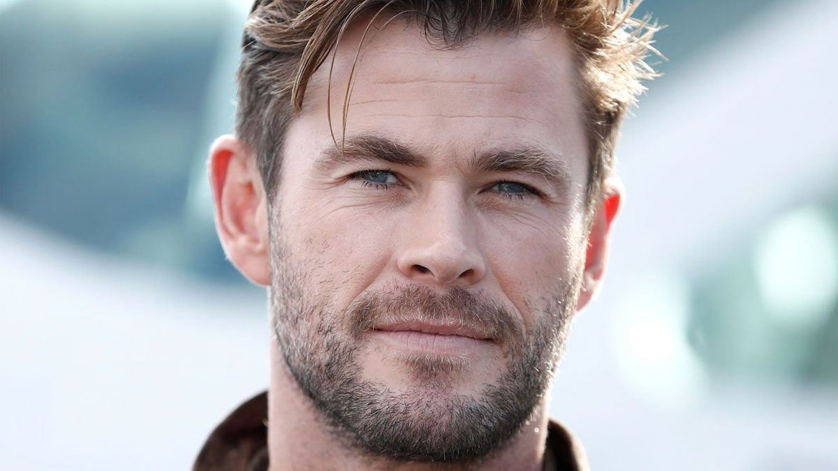 El actor Chris Hemsworth interpreta a Tyler Rake en la película Misión de rescate