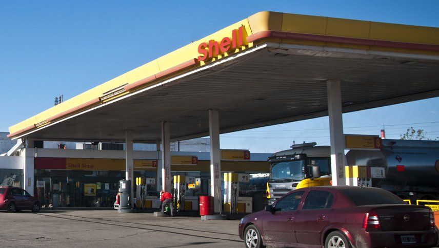 Al igual que YPF, Shell y Axion aumentaron sus combustibles