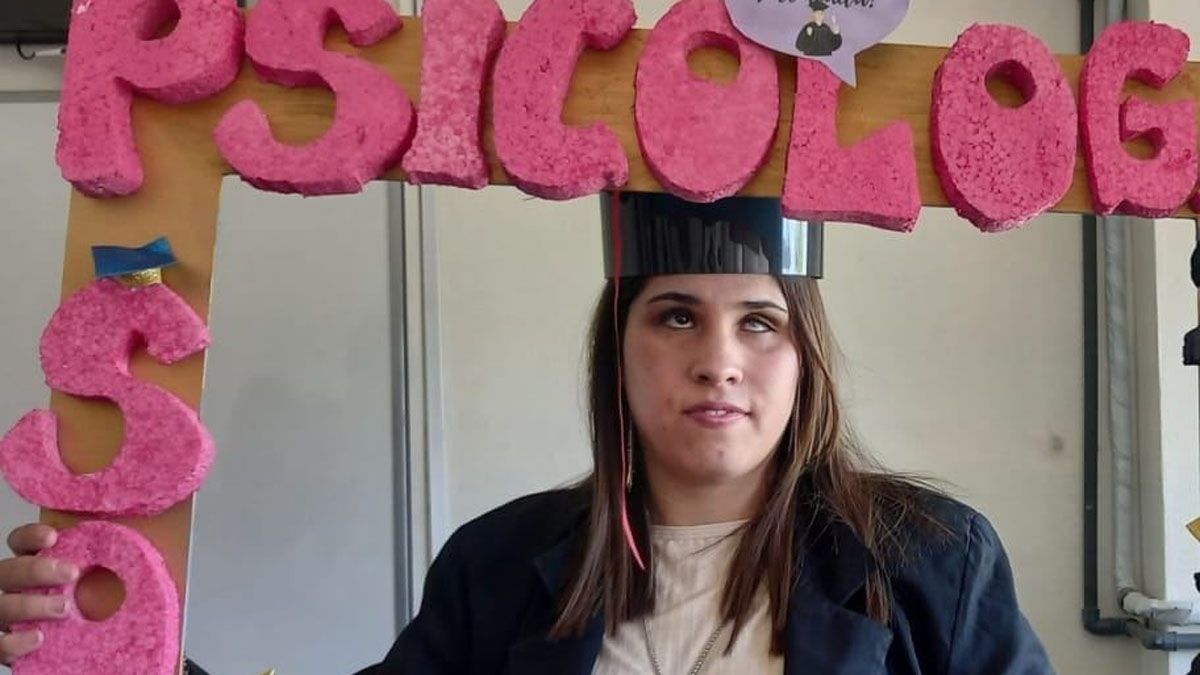 Gabriela se había recibido de psicóloga en octubre pasado en la Universidad de Congreso. Gabriela se había recibido de psicóloga en octubre pasado en la Universidad de Congreso.