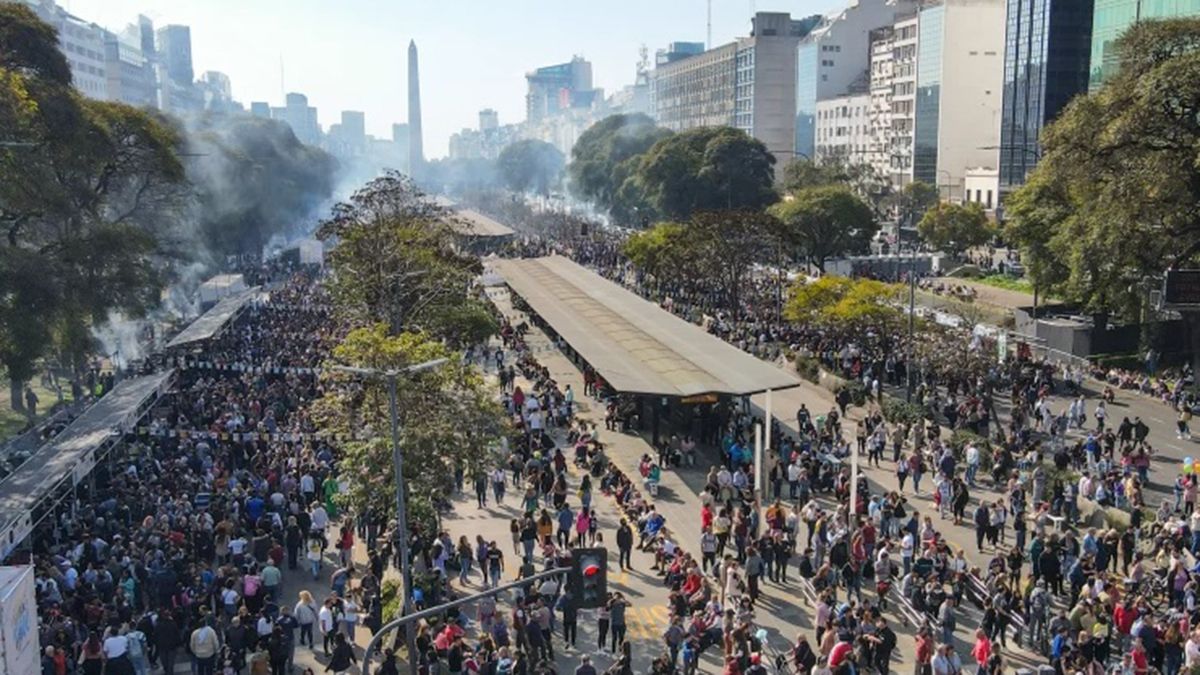 Campeonato Federal del Asado convocó a miles de personas en la Avenida 9 de Julio, de la Ciudad de Buenos Aires