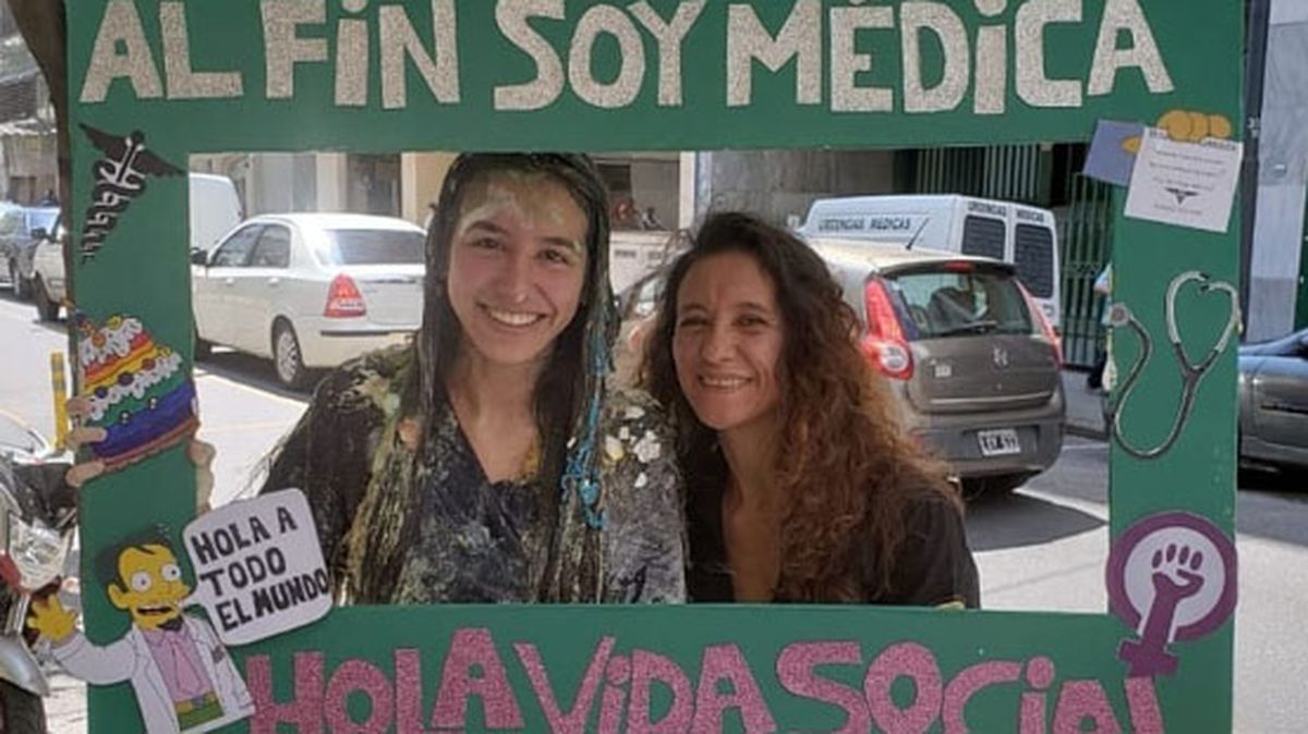 La médica Florencia Barraza el día que se recibió.