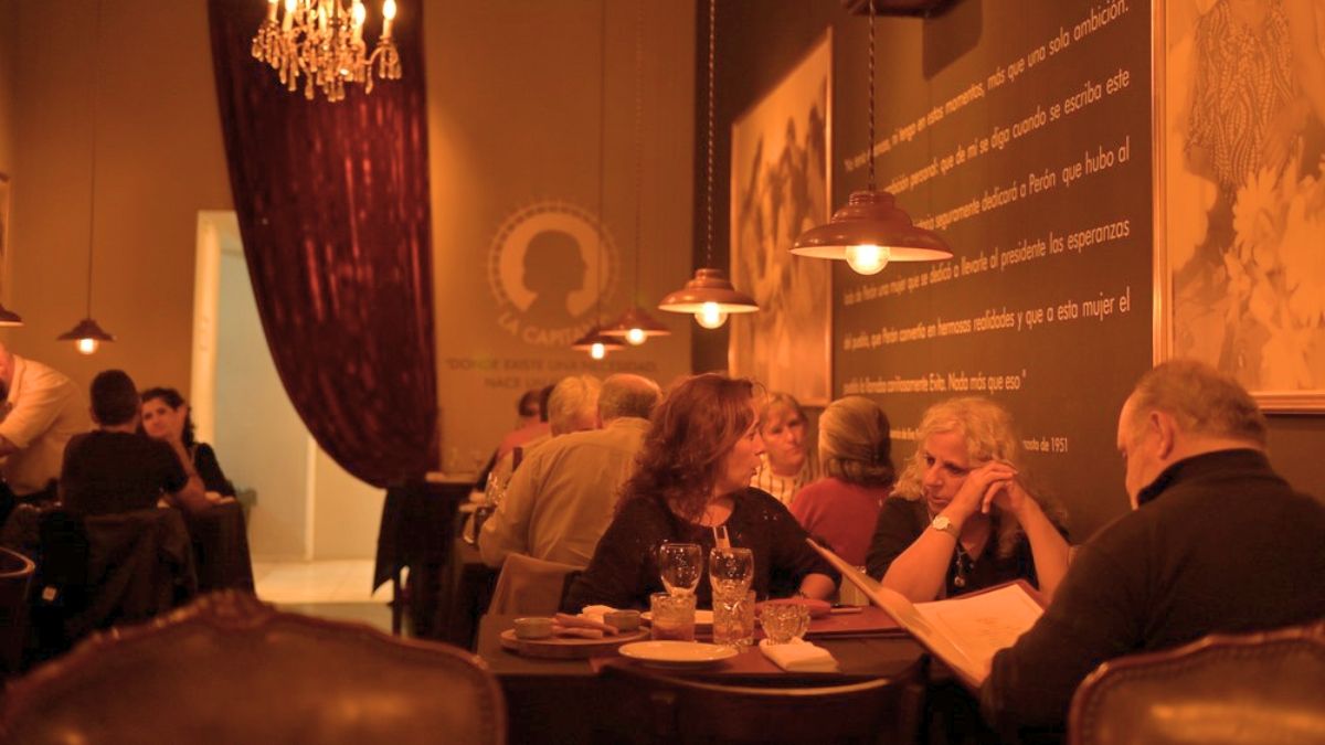 El bodegón La Capitana es un sincero homenaje al peronismo con comida.