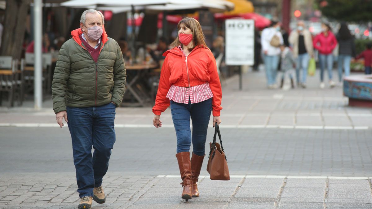 Covid en Mendoza: bajó la cantidad de contagios y de muertos