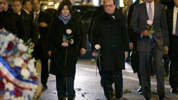 Obama fue a Le Bataclan a rendir tributo a las víctimas de la masacre de París