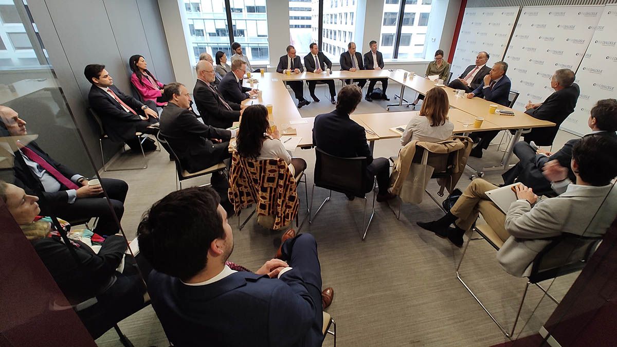 Alfredo Cornejo durante el conversatorio en Estados Unidos.